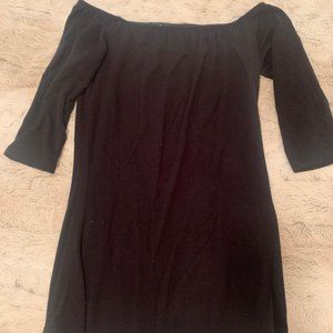 off the shoulder tight black shirt